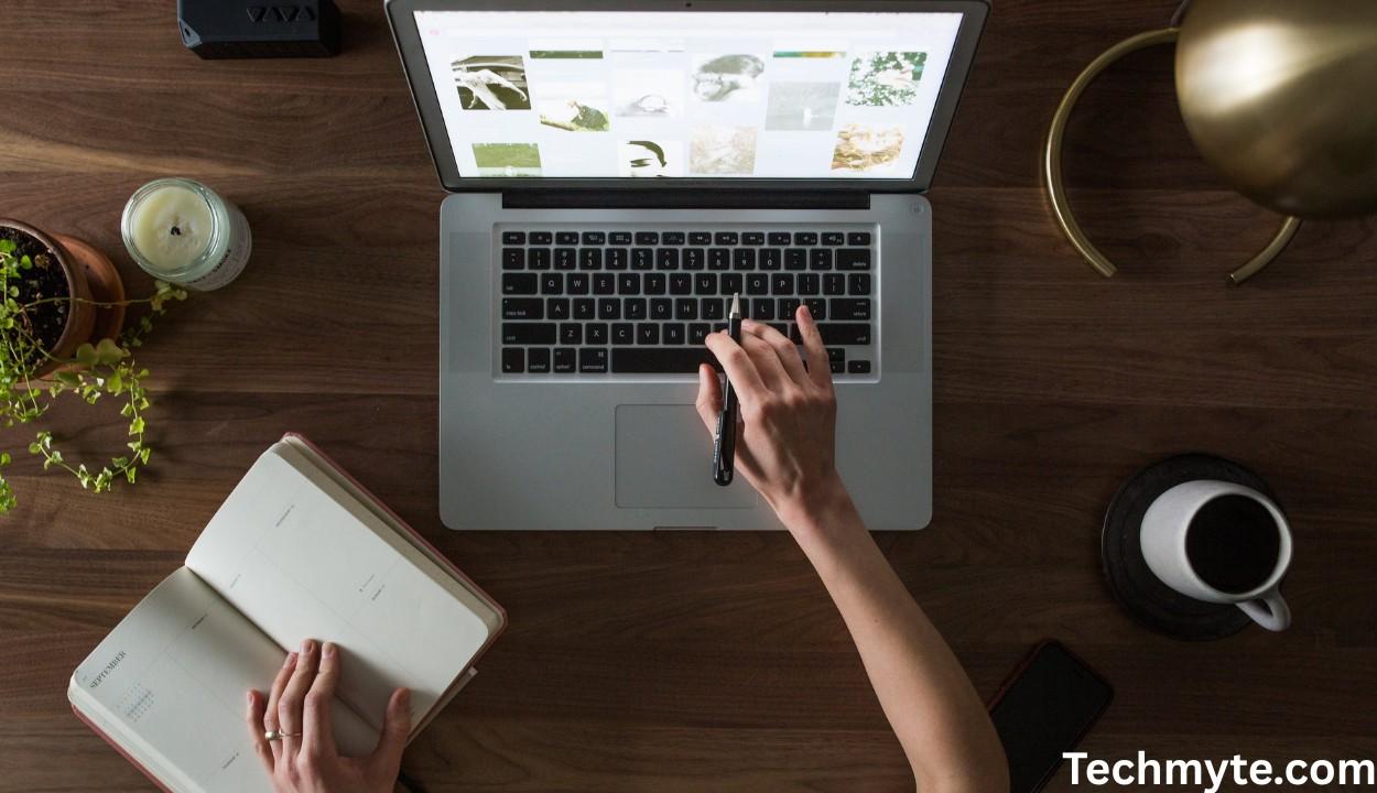 MacBook Pro Touchscreen Confirmed: Analyst Reveals OLED Model with On-Cell Tech